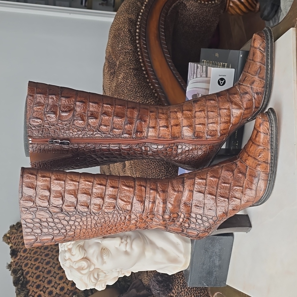 Donald Pliner Made in the Mountains of Italy brown leather boots